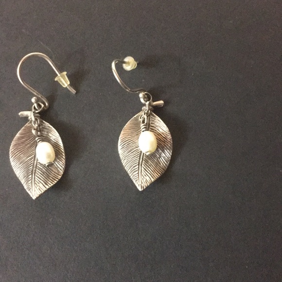 Silpada Jewelry - Silpada Silver leaf and pearl earrings